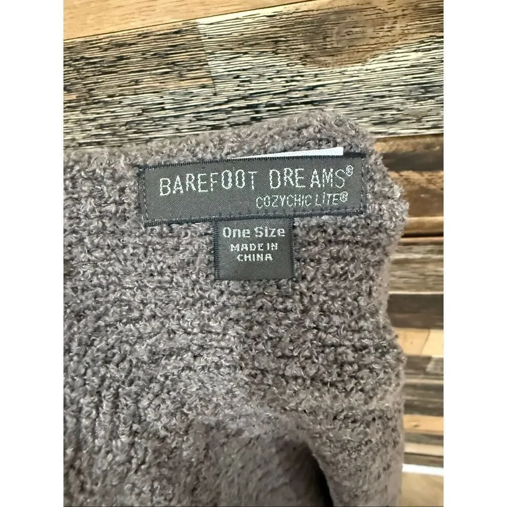 Barefoot Dreams cover shawl with pockets one Size